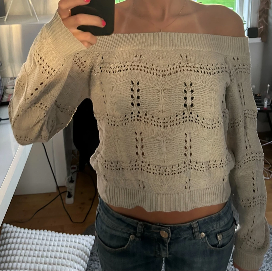 Beige offshoulder stickad tröja - 2