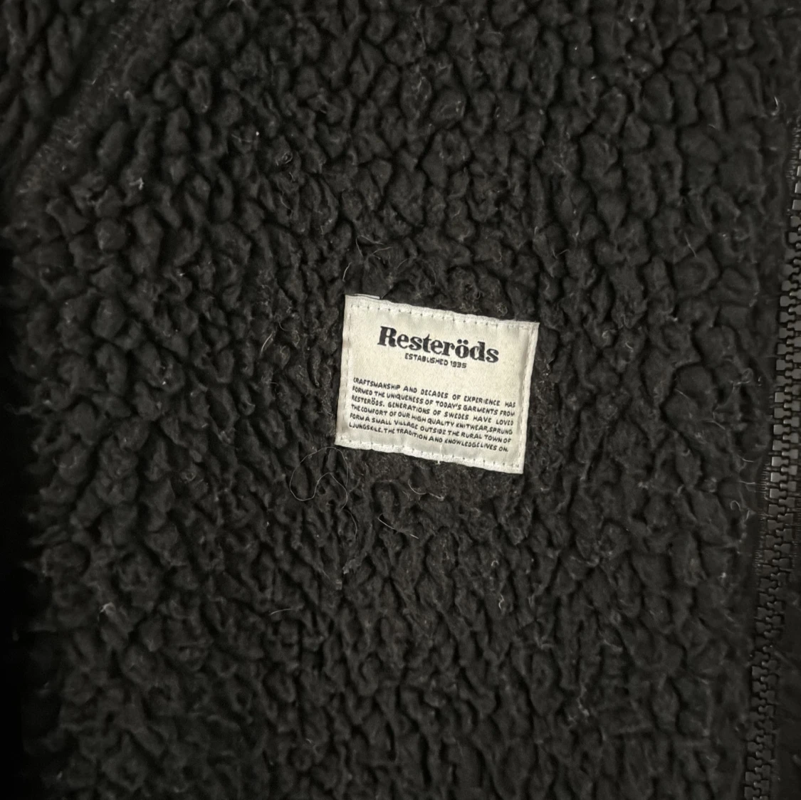 Svart teddyjacka från Resteröds - 1