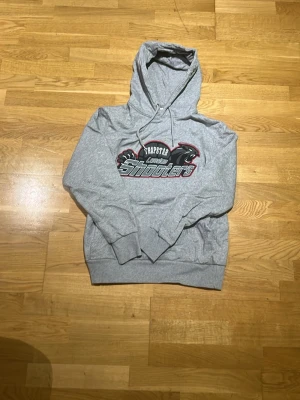 Trapstar  - Säljer en helt ny trapstar hoddie i perfekt skick