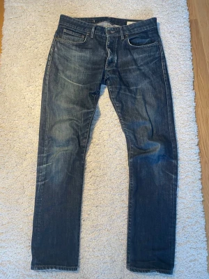 Hope jeans - Säljer ett par sköna jeans från hope. Tillräckligt mycket tecken på användning för att inte va tråkiga, men gott om utrymme att få till sina egna. Hör av er vid frågor :)