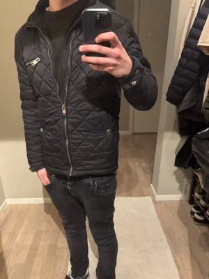 Lindbergh jacka  - Snygg jacka från lindbergh // modell 175 65kg // nypris ca 1500 😁🤝