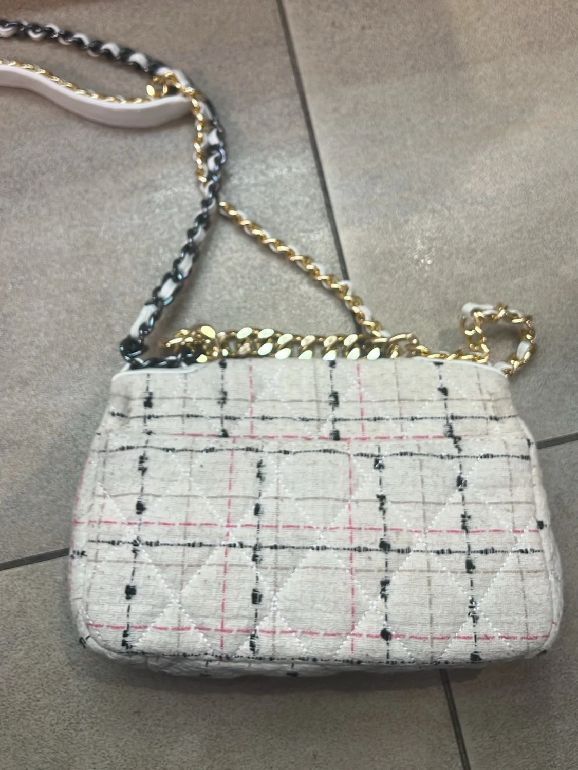 Brun axelväska med nitar och hjärtan - 2