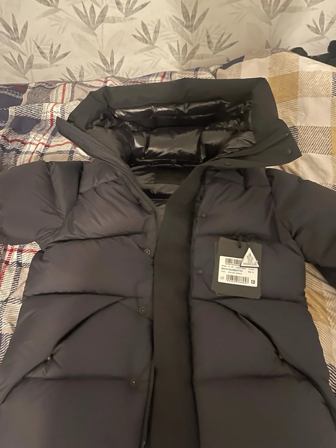 Svart Moncler pufferjacka med huva