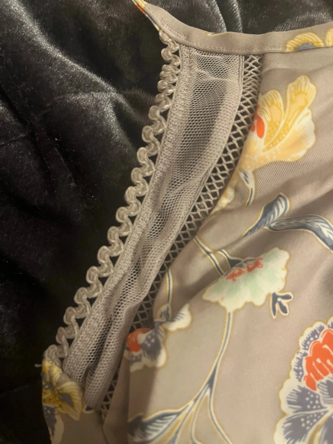 Beige blommig bikini med spetsdetaljer - 2