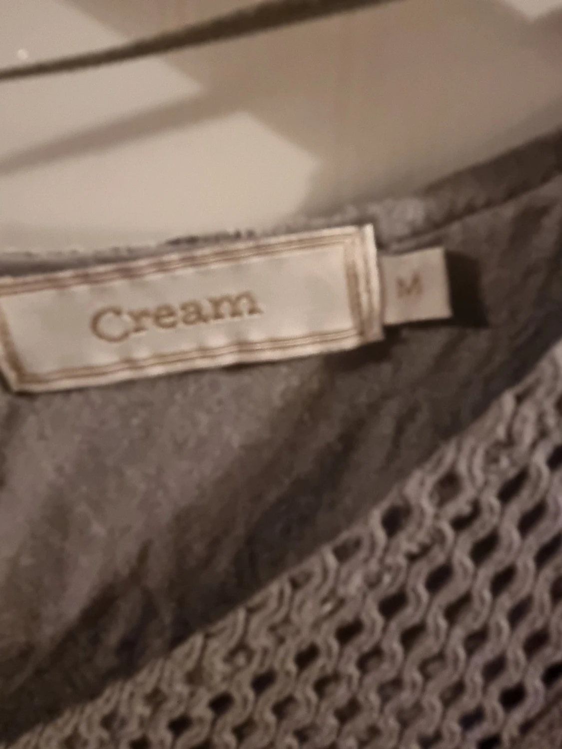 Ljuvlig topp med spets detaljer  - 3