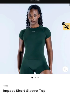 Dfyne tshirt - Impact Short Sleeve Top i färgen Pine, endast använd en gång❤️