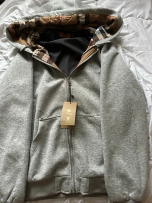 Burberry zip up hoodie  - Burberry zip up hoodie storlek S