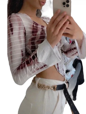 Super Soft Long Sleeve Crop Top | Size XS | Lightly Used & Very Comfy - 🌟 Very lightly used – only worn a few times – Still in excellent condition, soft and well-kept. 🥰 Made from incredibly soft and comfortable material – Feels gentle on the skin and is a joy to wear. 👚 Elegant long sleeve crop design – Perfect for both relaxed days and stylish outings. ✨ Fits true to size XS – Flattering crop length, pairs beautifully with high-waisted jeans, skirts or trousers. 🛍️ Versatile and easy to style – Ideal for layering under jackets, cardigans, or wearing on its own.