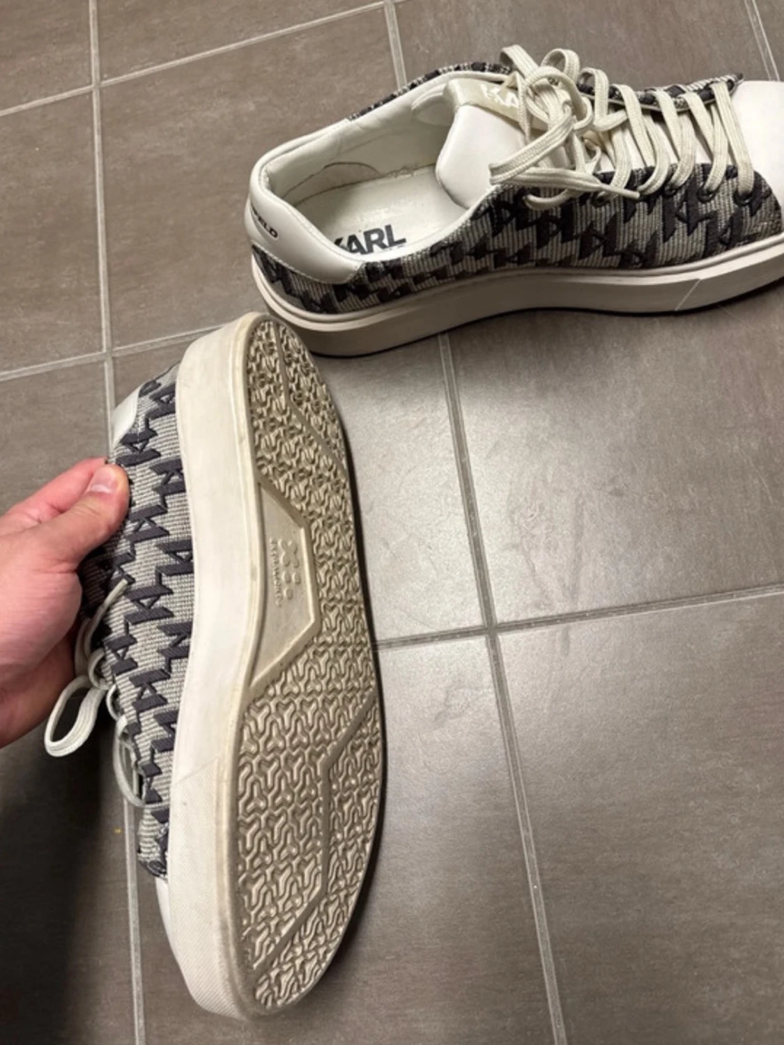 Karl Lagerfeld sneakers med mönster - 2