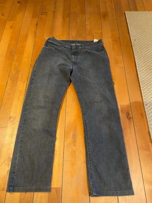 Armani Jeans - Armani jeans i jättebra skick, STL 36 (passar någon som har 30-32 i jeans, skriv vid mer frågor
