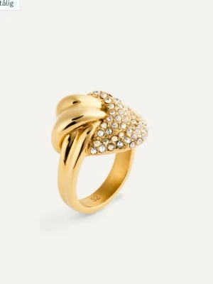 Mockberg ring - Säljer min fina mockberg ring som jag fick i julklapp iår som inte satt så bra när jag klippte av lapparna så behöver köpa ny storlek därav sälj. Aldrig använd. Bara testad