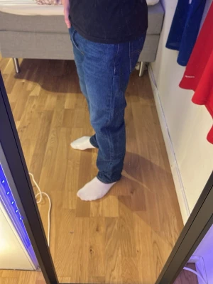 Levi jeans 501 - Säljer ett par Levi 501, storlek 30-30. Inga defekter eller liknande, ser nästan oanvända ut!