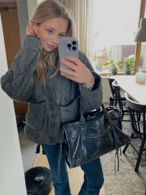 Zara jacka grå  - Populära Zara jackan, som ny Inga defekter! Postar dagen efter!