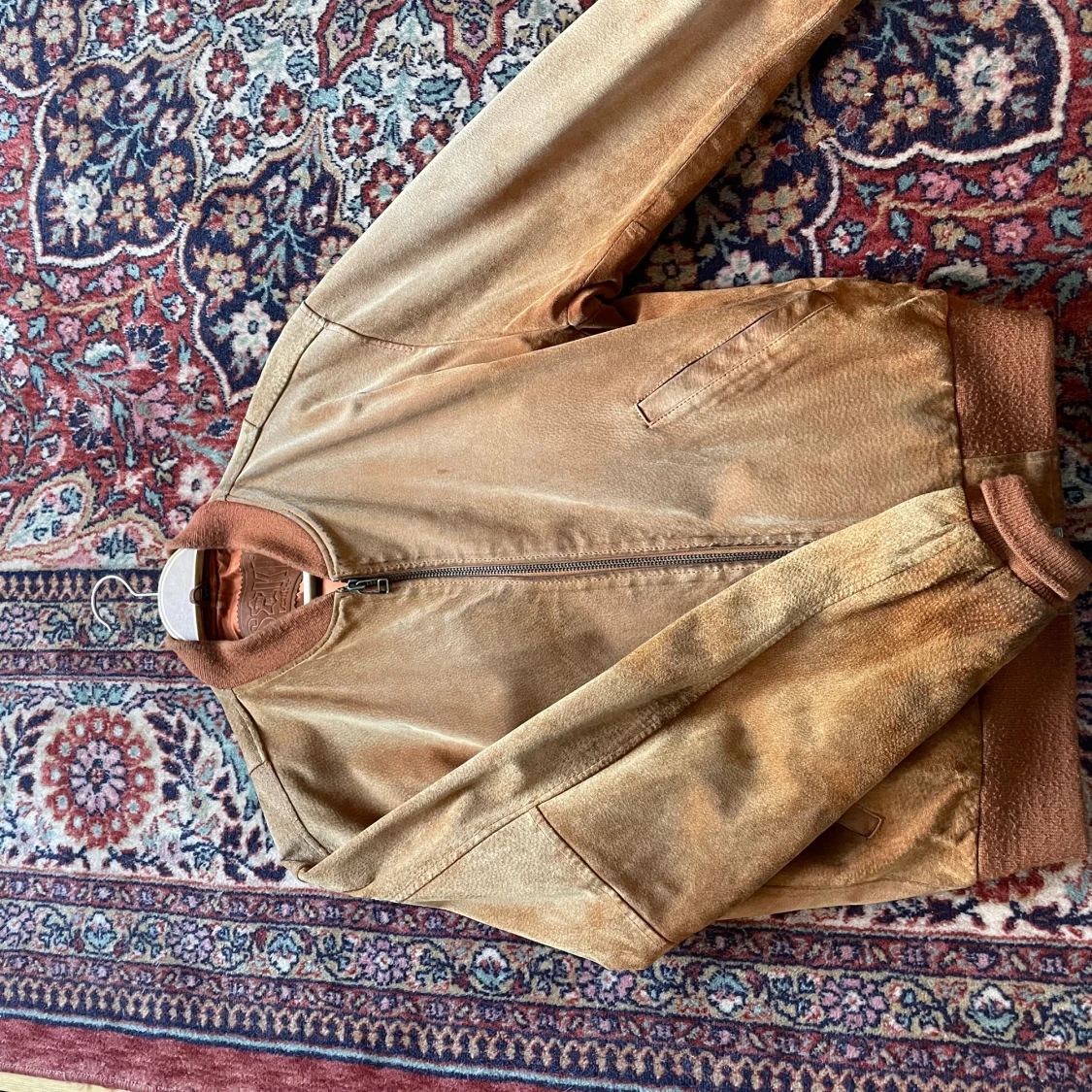 Brun skinn bomberjacka från Saki - 4