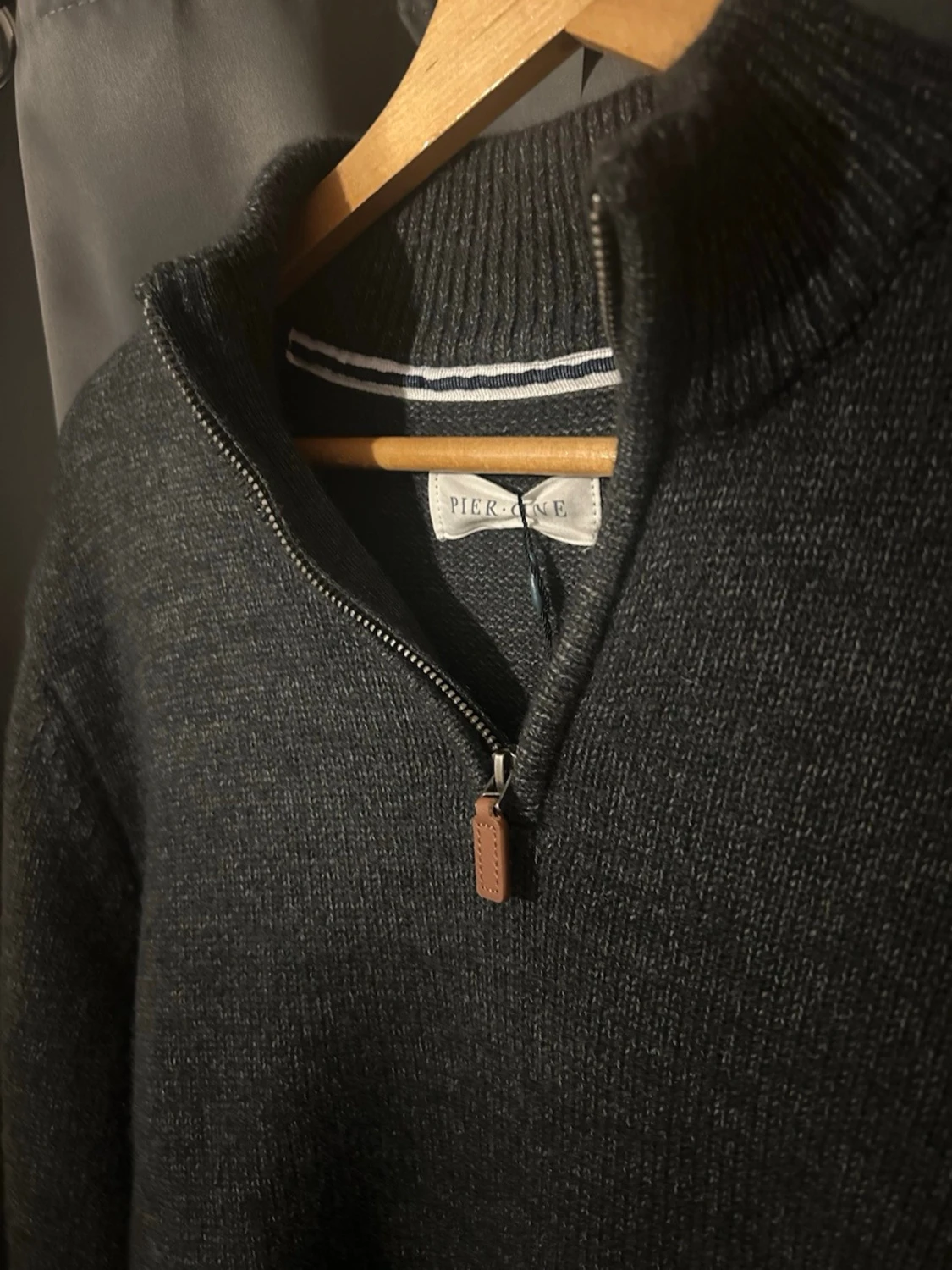 Mörkgrå stickad polotröja Pier One - 1