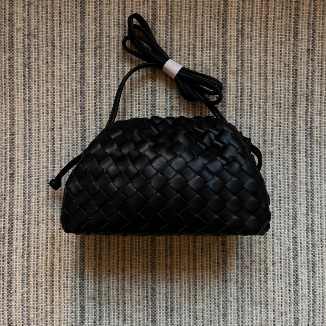 Svart flätad väska  - 1