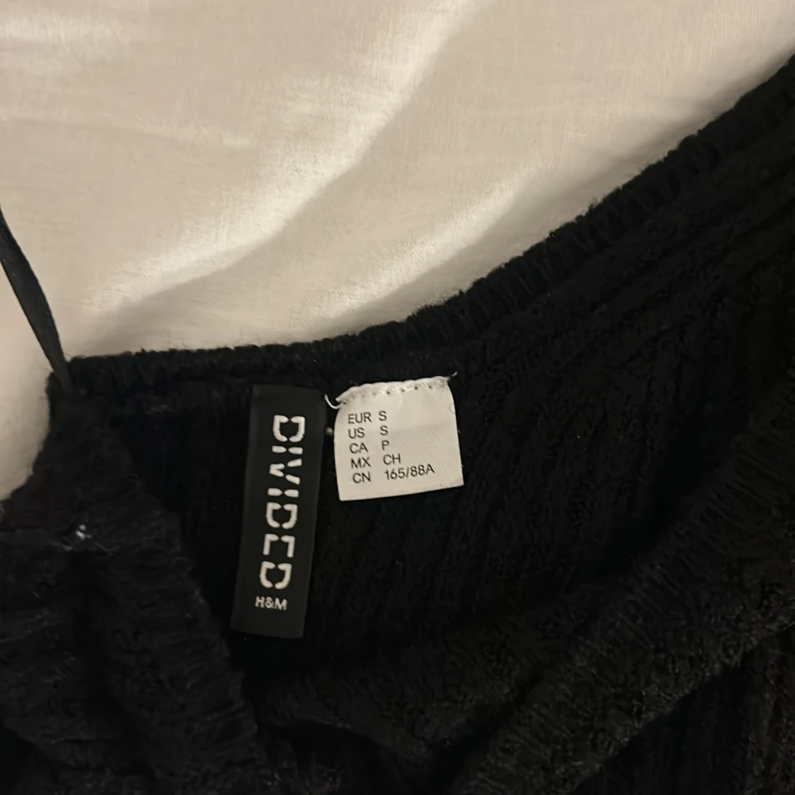 Svart oneshoulder klänning H&M Divided - 2