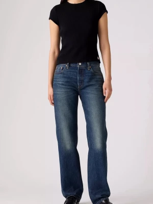 Levi's 501 blå jeans med straight fit - Klassiska blå Levi's 501 jeans med rak passform och normal midja. Tillverkade i tåligt denimtyg som ger en tidlös look. Jeansen är endast använda ett fåtal gånger och nypris är 1200kr