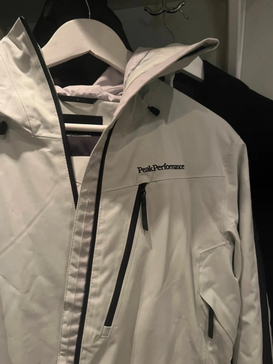 Vit vindjacka Peak Performance M - 1