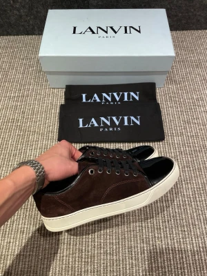 Lanvin skor  - December REA! Hej, säljer nu dessa svin snygga lanvin skor. Skorna är i grymt skick! Begränsat antal boxar och dustbag. Hör av dig vid frågor. 