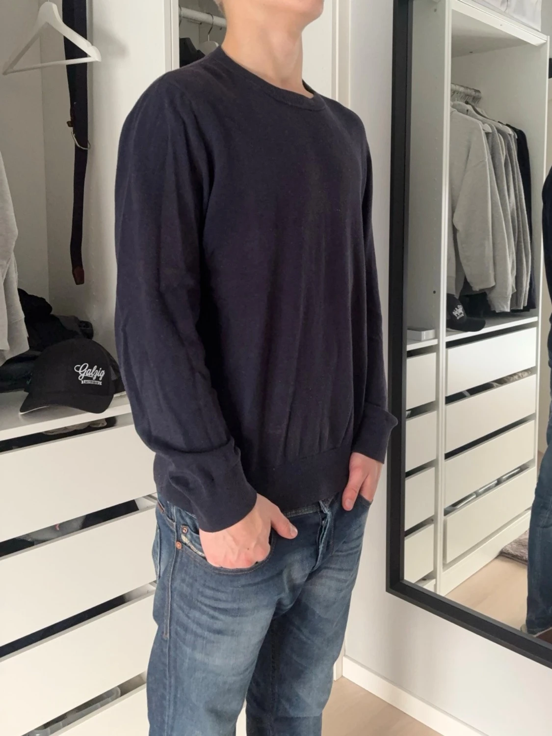 Blå stickad tröja - 1