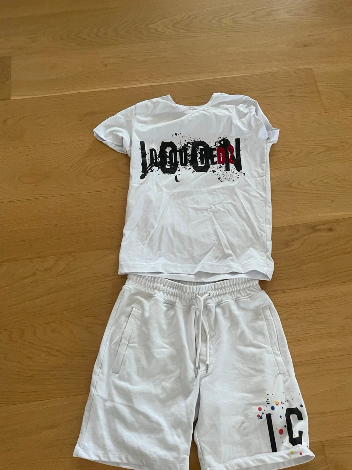 Vit Dsquared2 t-shirt och shorts set