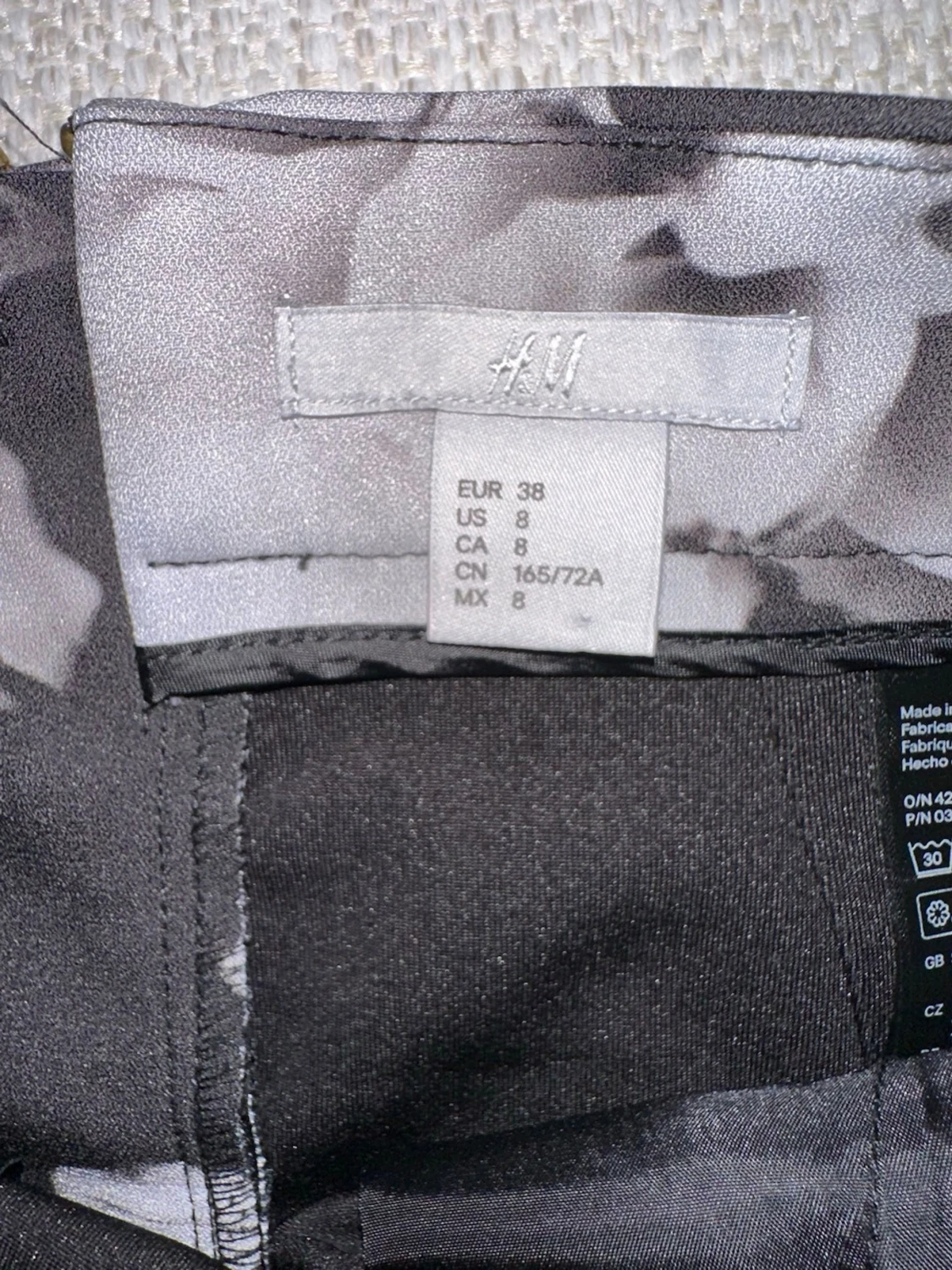 Blommig svartvit kjol från H&M - 2