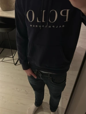 Polo Ralph lauren hoodie - En riktigt snygg o fräsch hoodie från Ralph lauren. Köpt i butik! Storlek S. Modellen är 183 o väger cirka 68kg. Hör av er vid minsta fundering! Mvh//degge