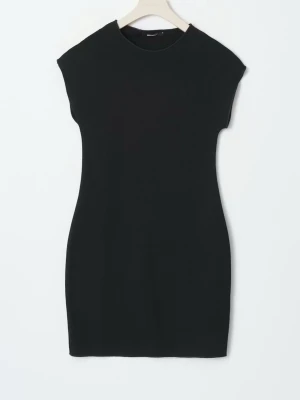 Svart klänning - Svart klänning från Gina Tricot storlek S