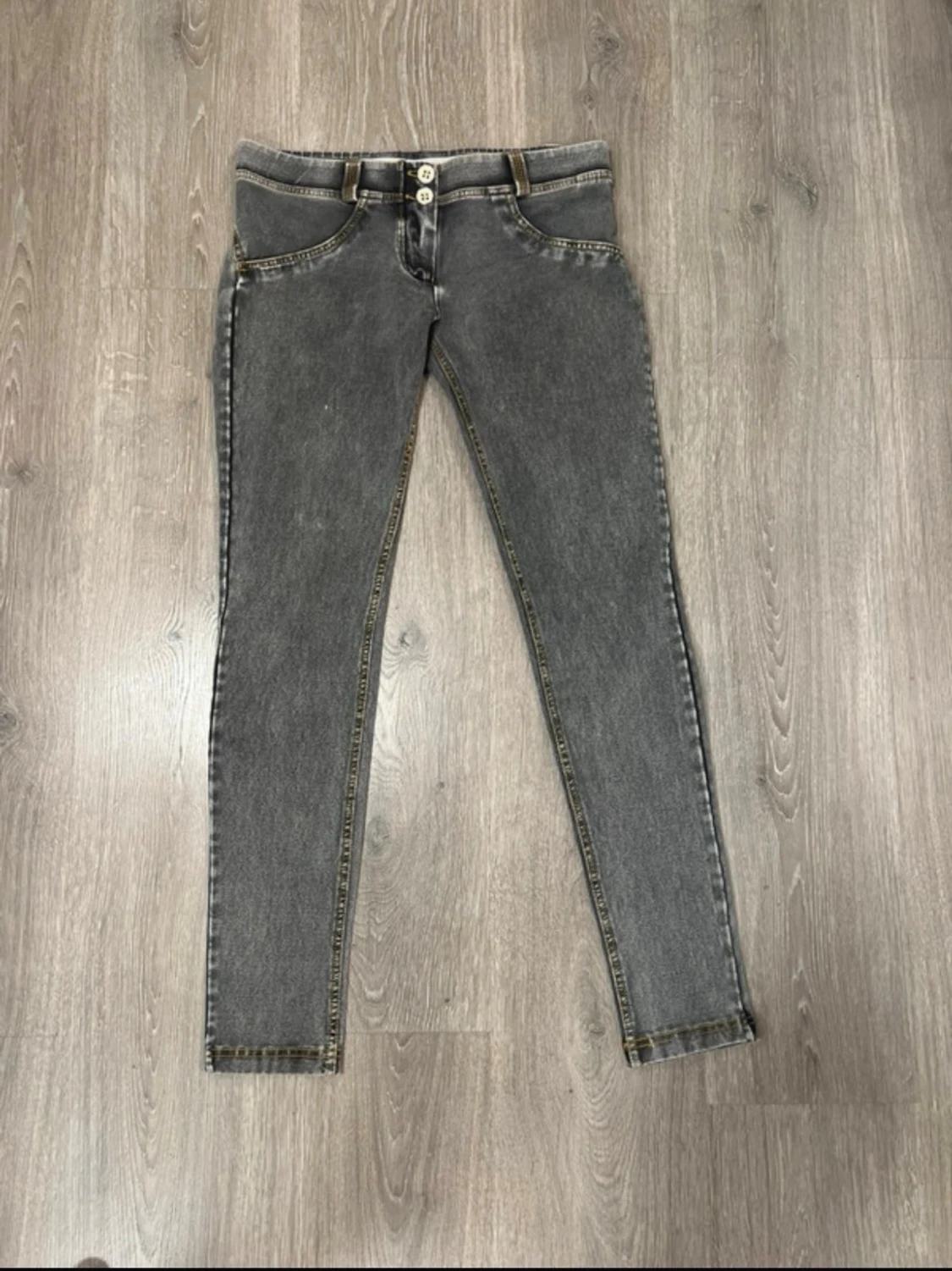 Grå skinny jeans från Freddy WR.UP