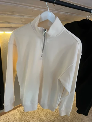 Tjocktröja - Helt ny, otroligt skön och väldigt oversize!