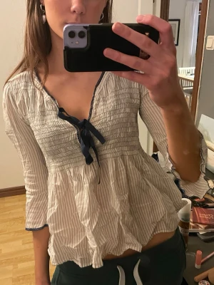 Oddmolly blus - Blus med trekvartsärm. Står storlek 1 vilket motsvarar ungefär en S 