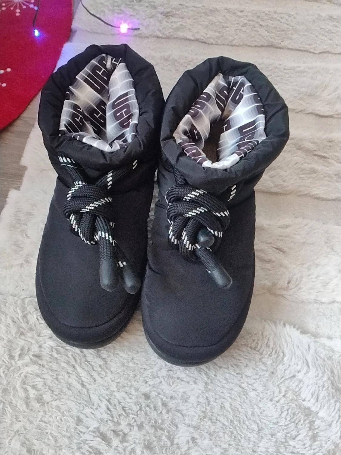 Helt nya  Svarta UGG boots med snörning, strl 39