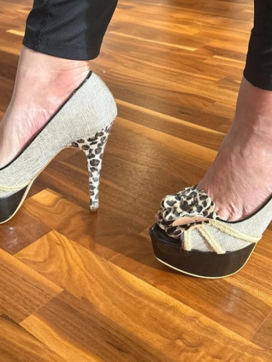 Beige pumps med leoparddetaljer - 3