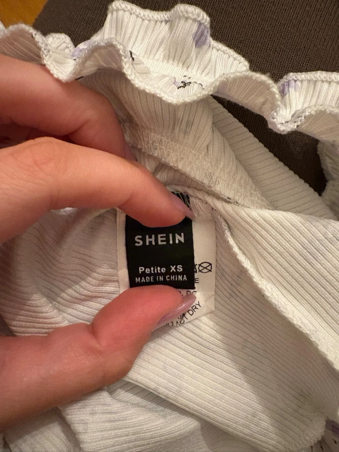 Blommig vit croppad topp från SHEIN, storlek XS - 2