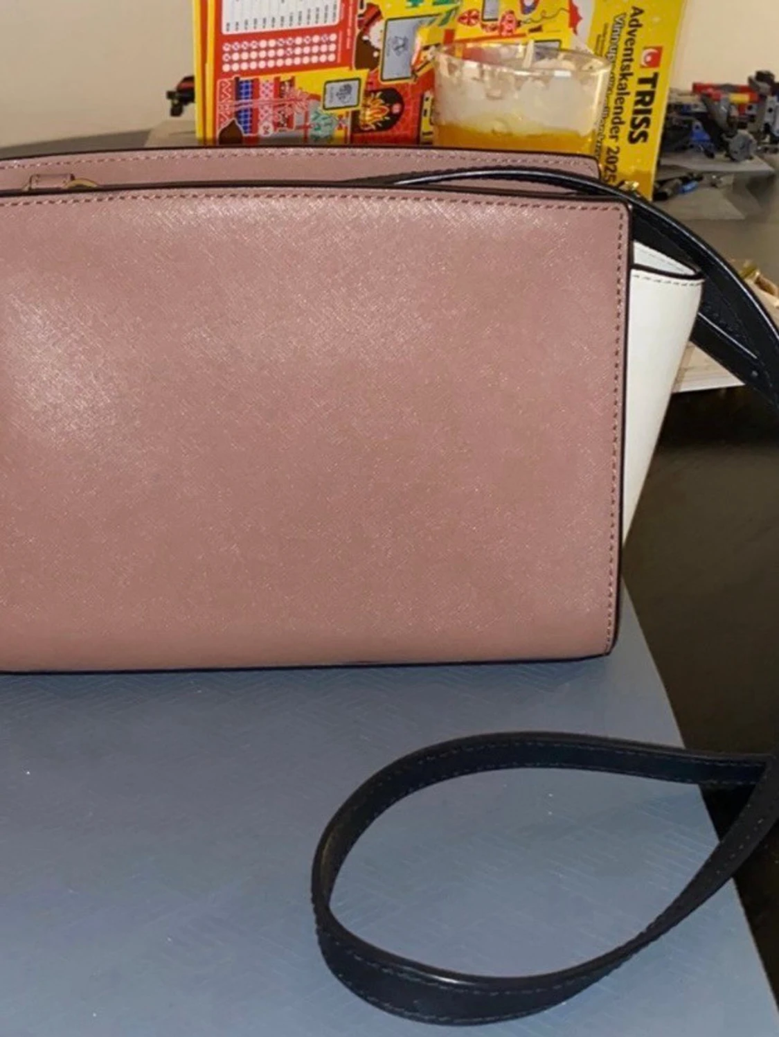 Rosa axelväska från Michael Kors - 2