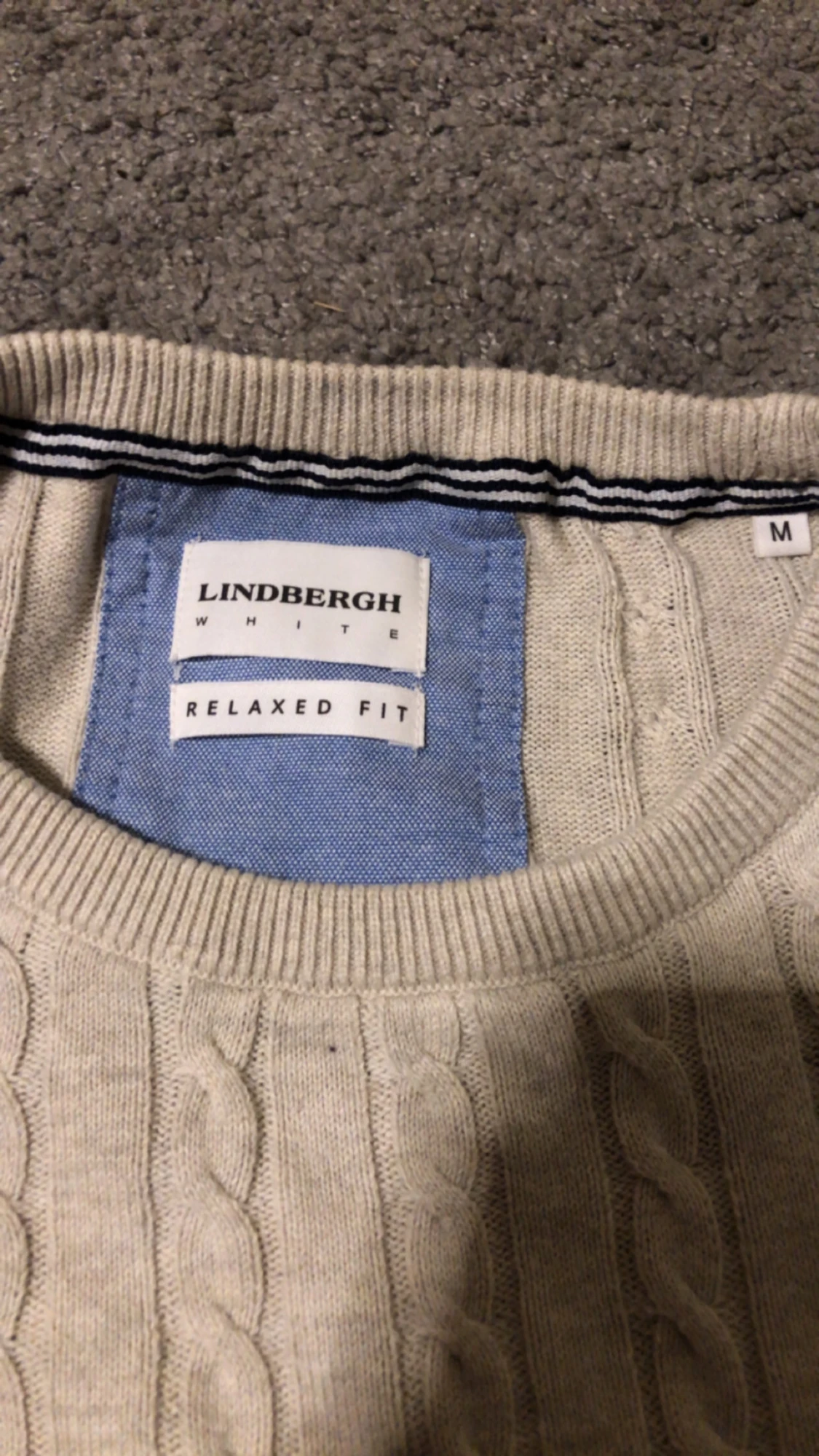 Beige kabelstickad tröja Lindbergh M