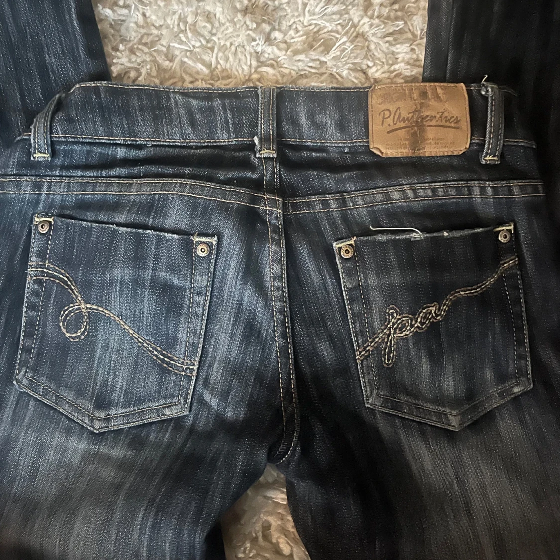 Mörkblå bootcut jeans från P. Authentics - 2