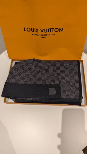 GG set - Helt ny set, mössa och halsduk, för mer info Skriv privat 