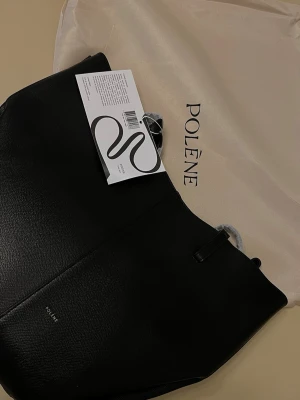 Svart väska Large - Snygg shoppingväska, skolväska  eller weekend bag , oanvänd kommer förpackad 