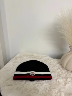 Svart mössa - Svart mössa