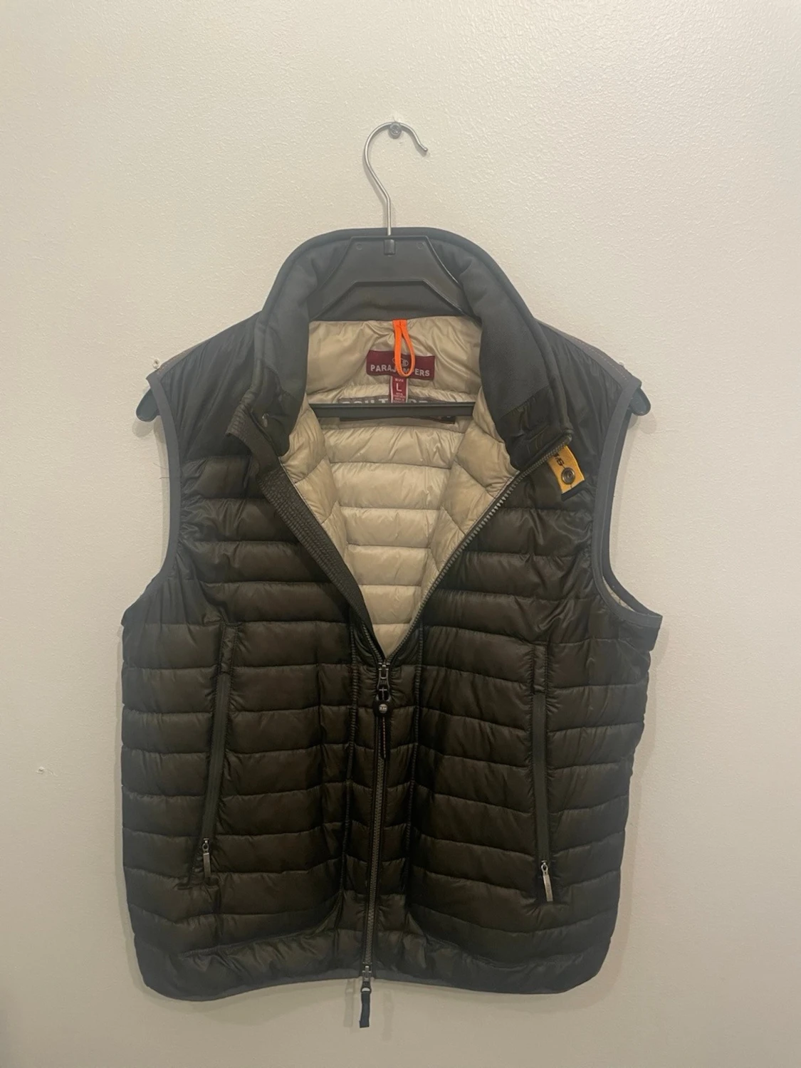 Olivgrön dunväst från Parajumpers