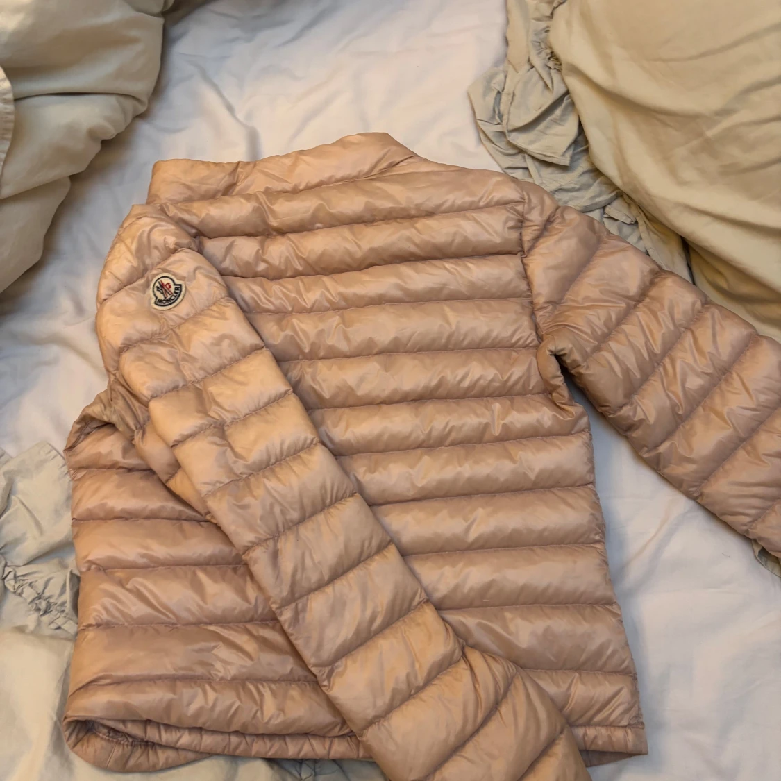 Rosa dunjacka från Moncler - 1