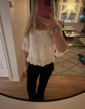 Söt topp - Supersöt topp/blus från Lindex barnavdelning i storlek 152 men är som en S/xs i storlek! Prislapp kvar aldrig använd🩷