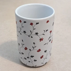 Behållare  - Jätte fin behållare med ett jätte sött blommönster. Kan användas som förvaring eller som dekoration.