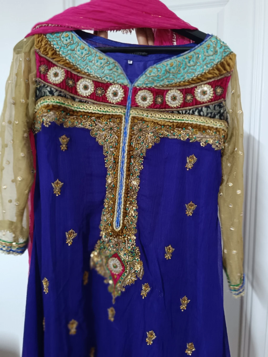 Blå långklänning med broderi och paljetter - 1