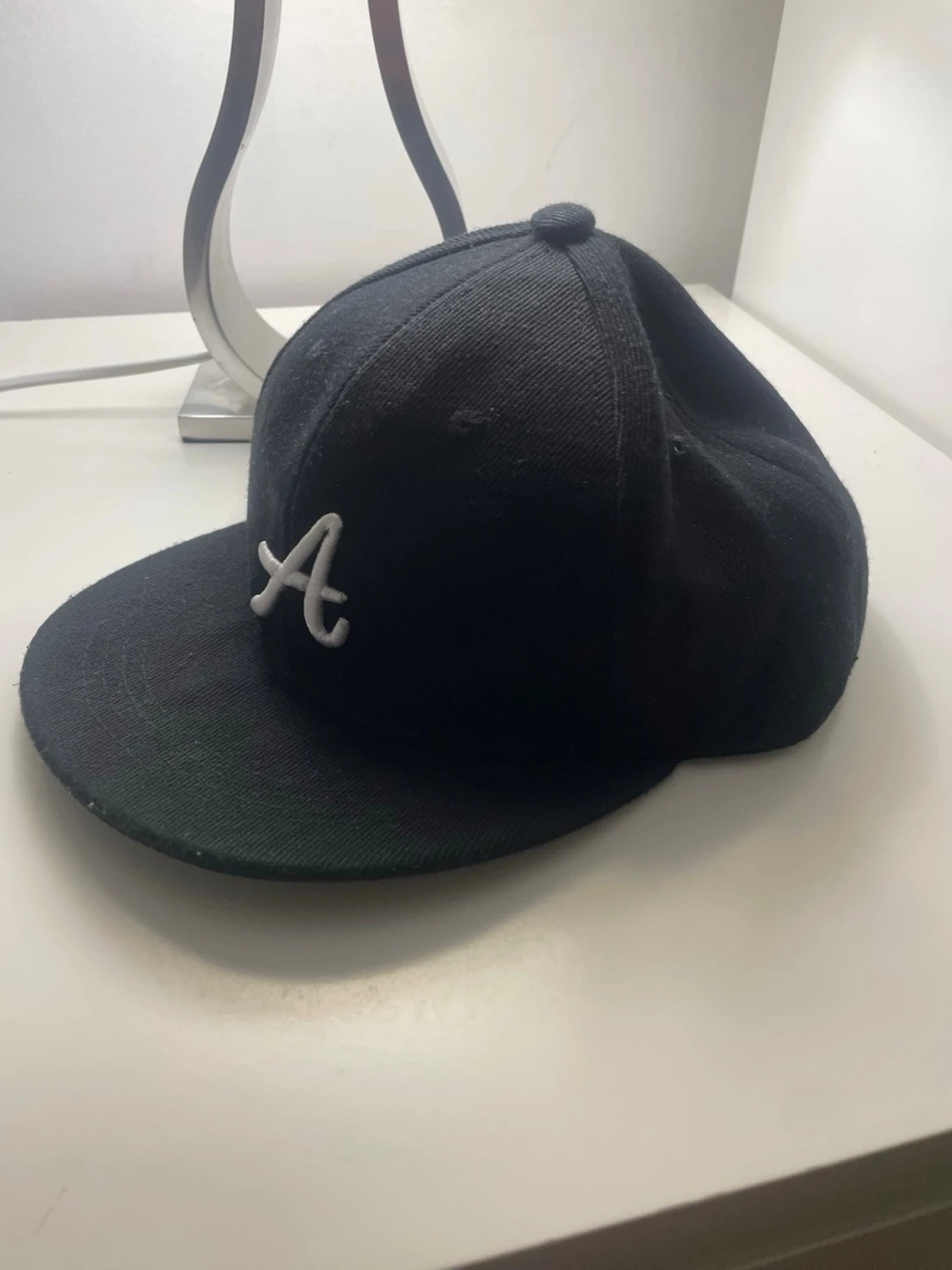 Svart keps med LA-patch och A-logga