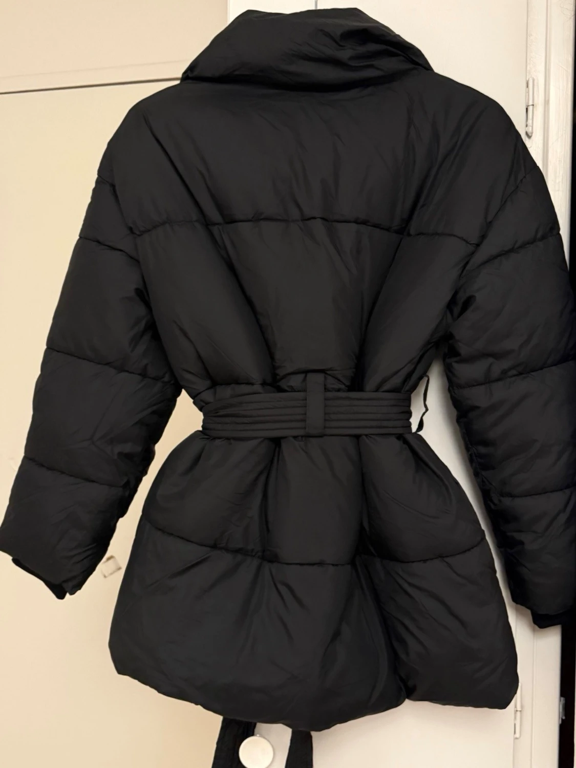 Svart pufferjacka - 1
