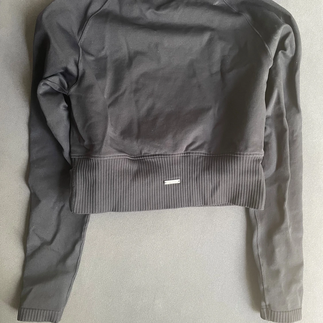 Mörkgrå croppad sweatshirt Aim'n - 3