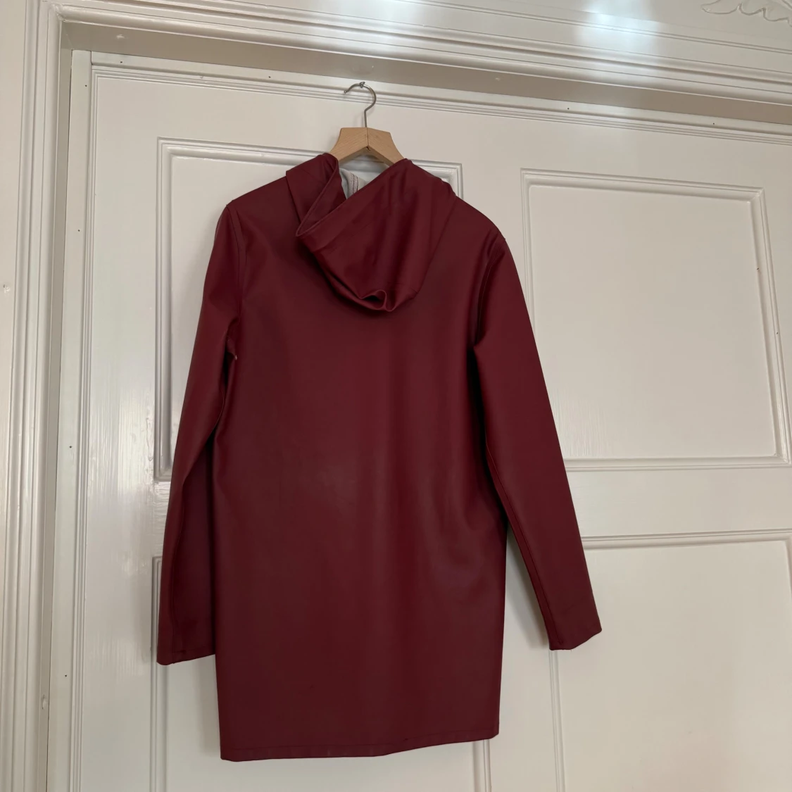 Vinröd regnjacka från Stutterheim - 1